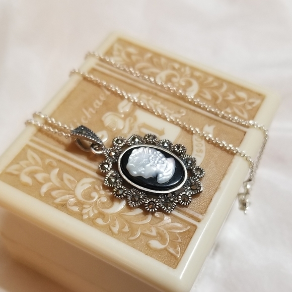 CAMEO VINTAGE Onyx MOP Sterling Necklace - Picture 3 of 6